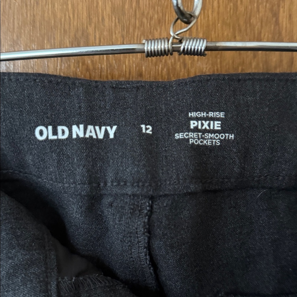 Old Navy Black High-Rise Tapered Pixie Pants